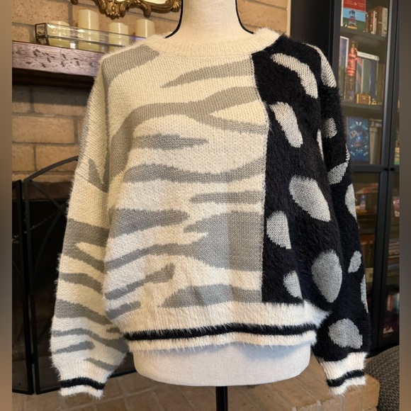 ELAN | Bloomingdale’s Mixed Animal Print Sweater - Small - Picture 2 of 16